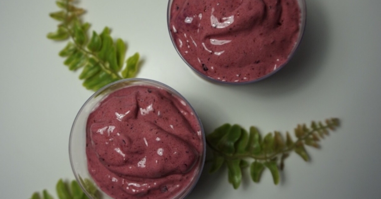 A nova receita viral para o verão tablete de iogurte gelado frutos