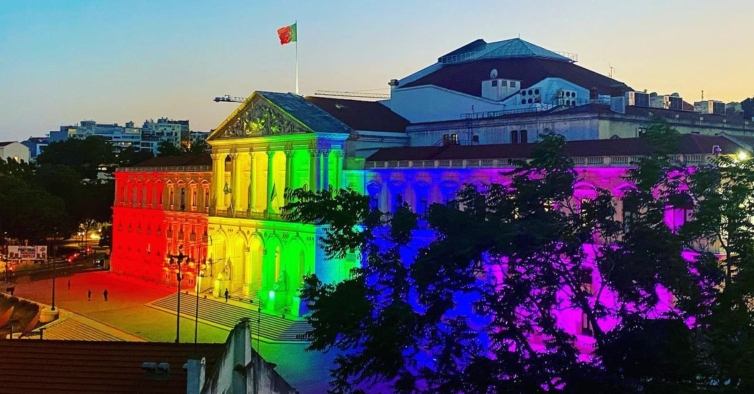 Assembleia da República vai estar iluminada as cores da bandeira