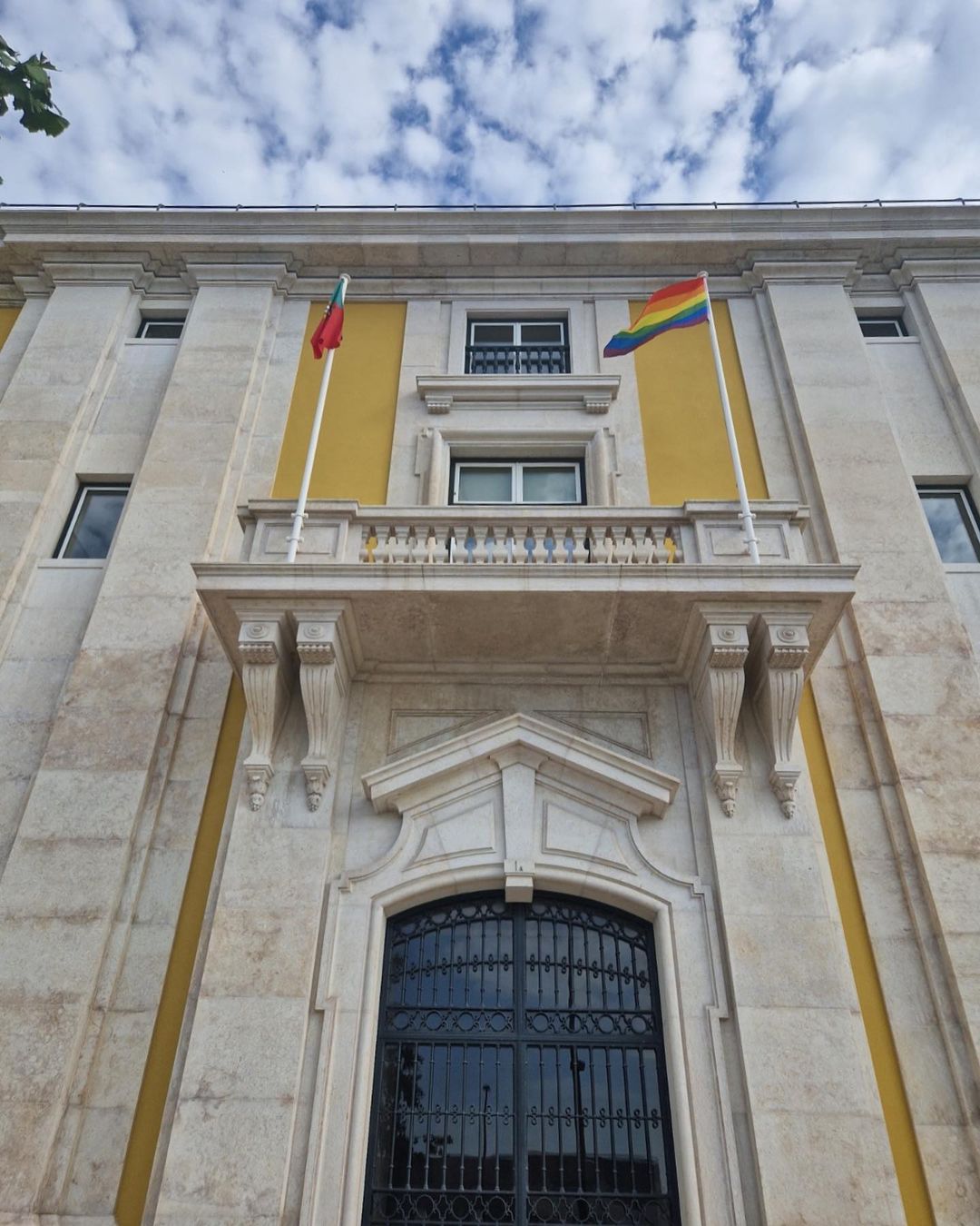 Assembleia da República vai estar iluminada as cores da bandeira