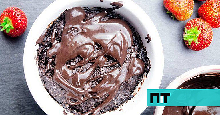 Como fazer bolo de chocolate sem glúten, leite e açúcar refinado