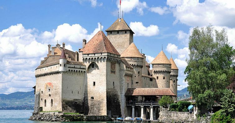 A Pequena Sereia Castelo De Chillon Suica Realidade Nit