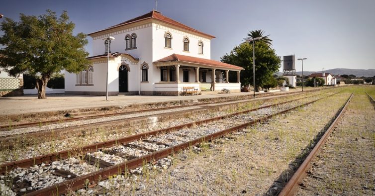 Antiga estação ferroviária do Carregado renasce como hostel