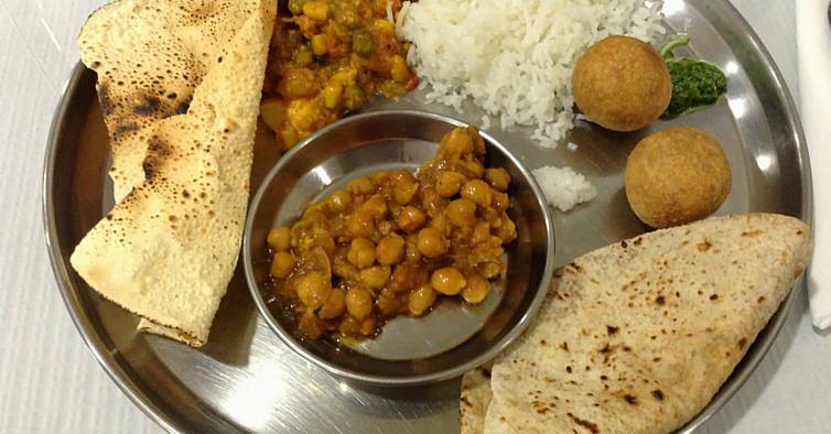 Comida para a alma: conheça o restaurante vegetariano do Templo Hare Krishna