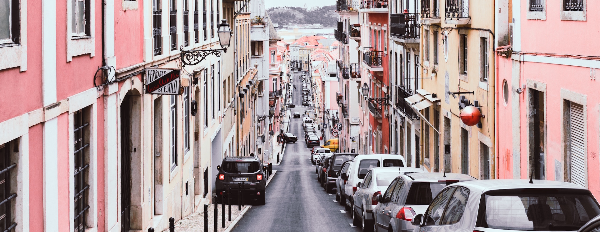 Esta app portuguesa gratuita encontra lugares livres para estacionar o carro