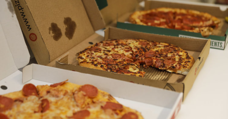 Domino's, Pizza Hut, Papa John's ou Telepizza: quem faz as