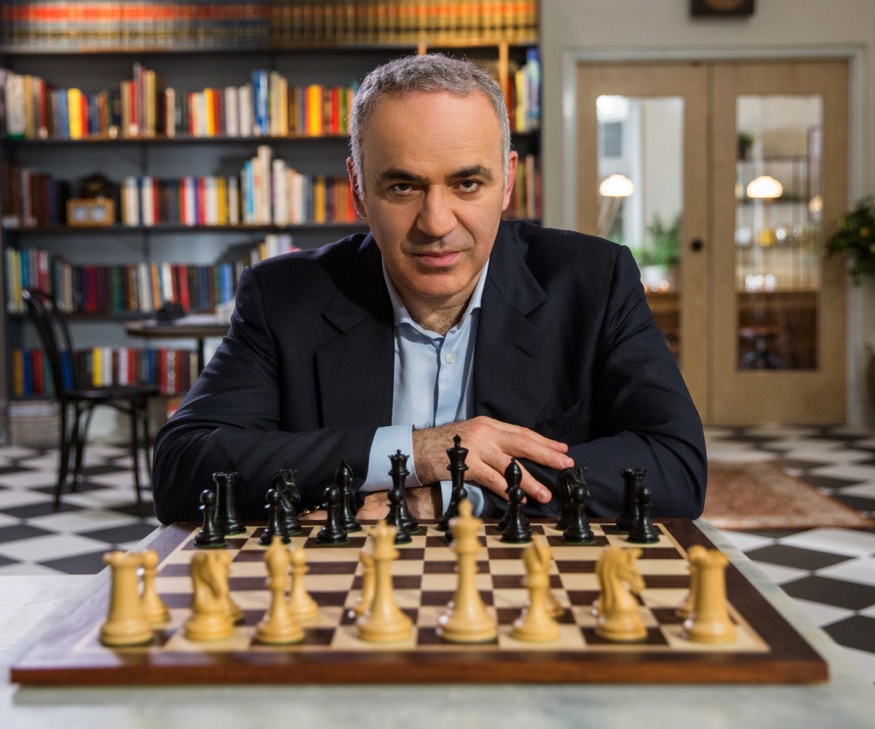 Kasparov se torna o mais jovem campeão mundial de xadrez