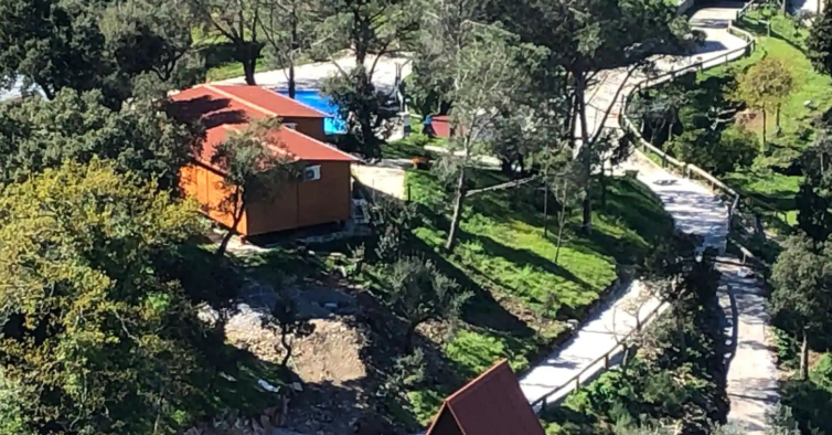 Esta casa na rvore com jacuzzi e vista para o Douro a