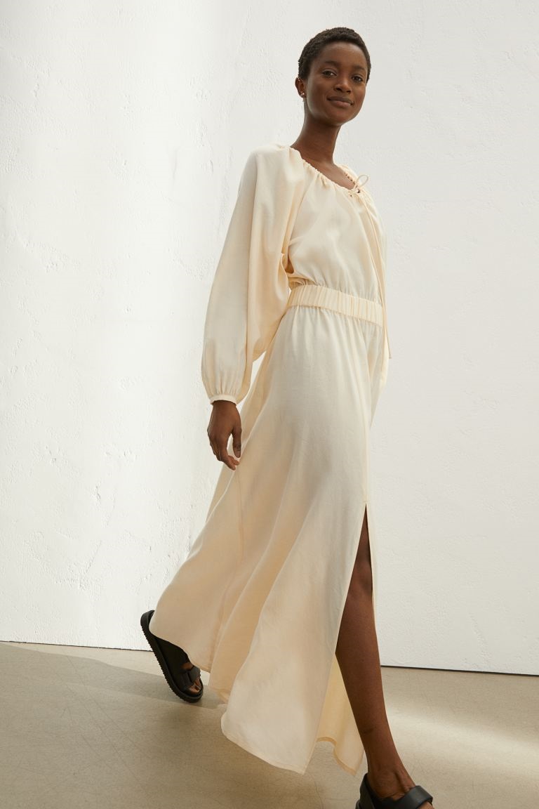 O vestido da H&M que afina qualquer cintura (e nunca passa de moda) está a  15,99€ – NiT
