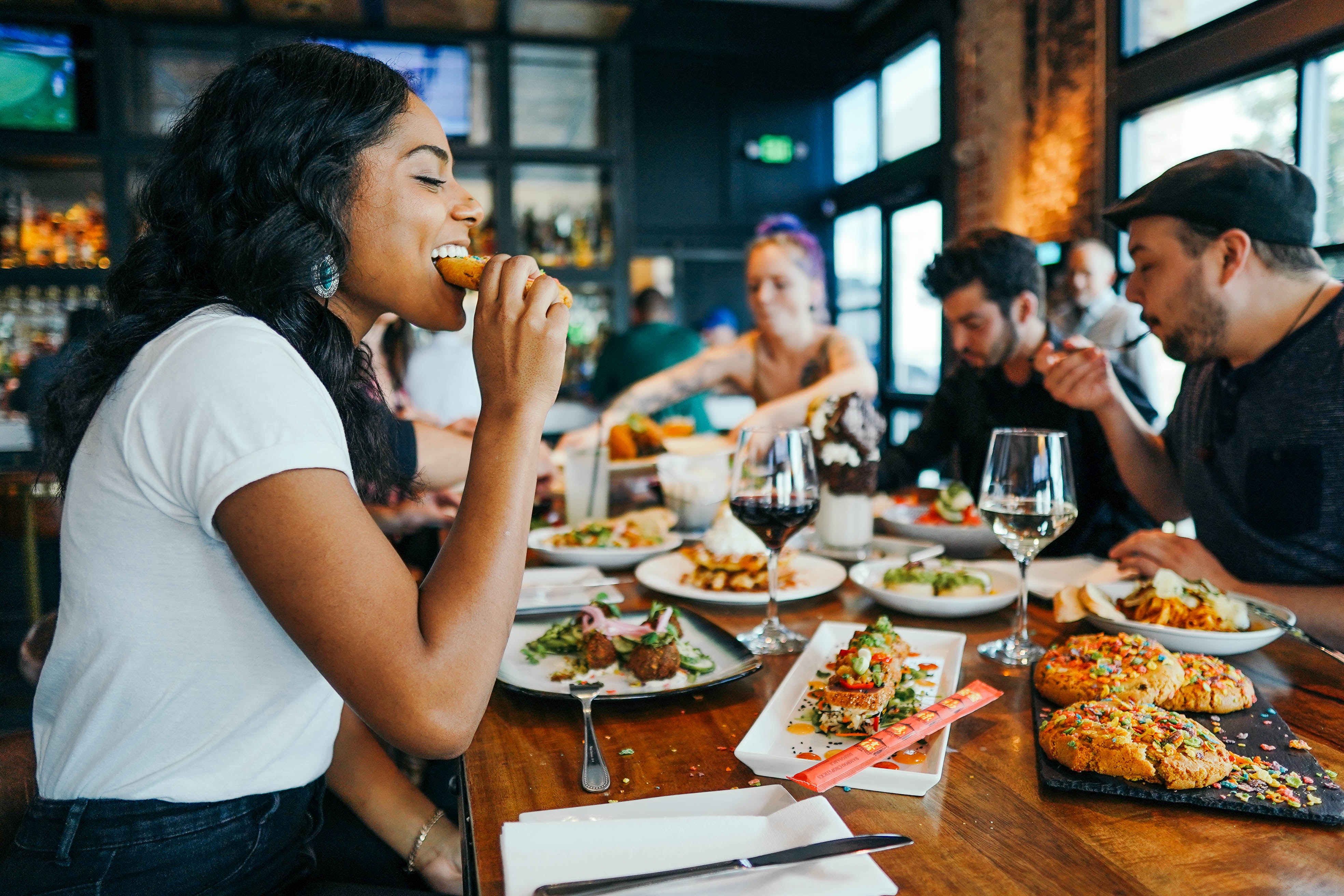 Quer ir a um restaurante nos próximos fins de semanas e feriados? Se não  tiver certificado, eis as regras para os testes que tem de fazer - Expresso