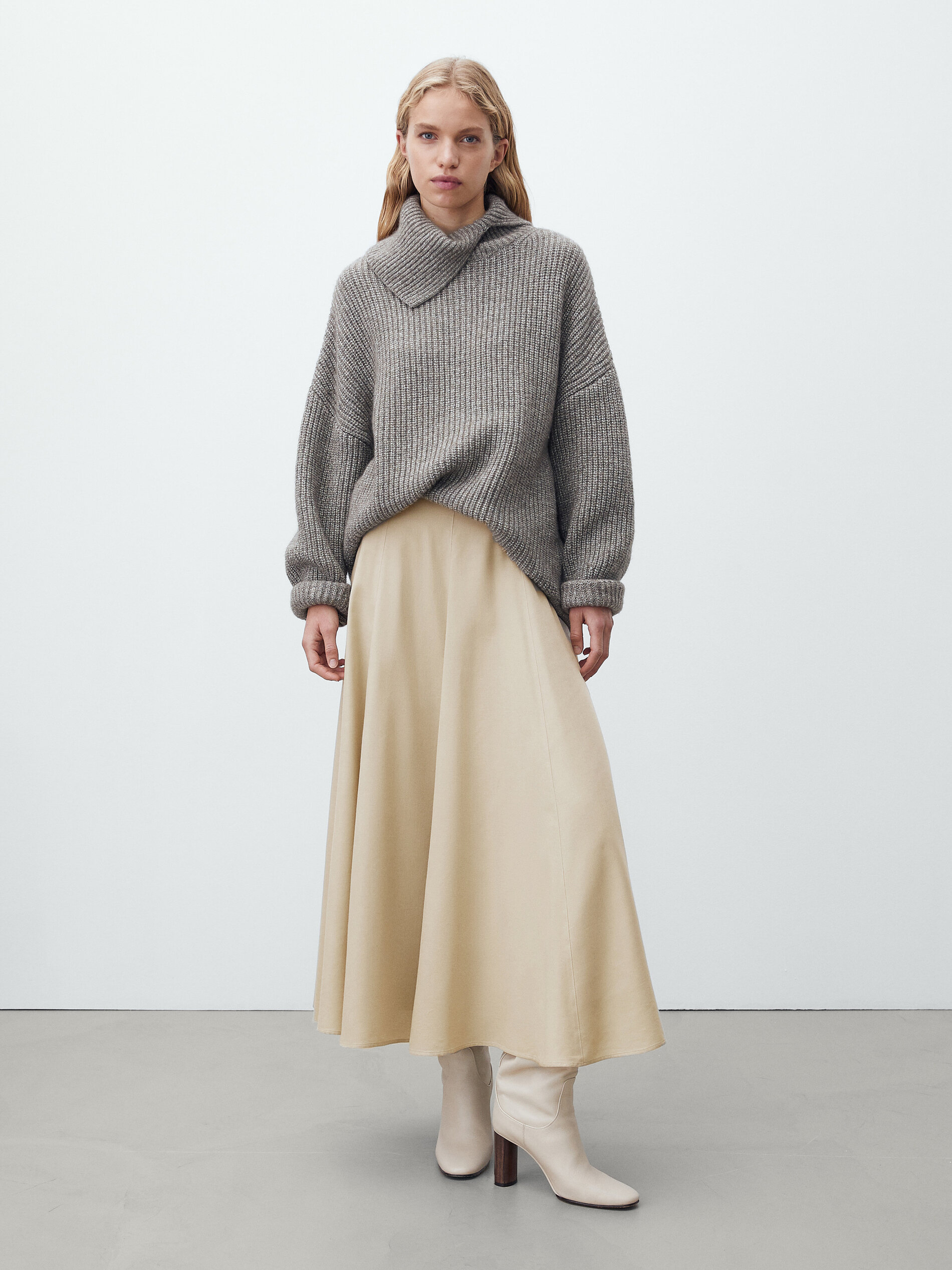 A H&M tem o casaco de lã que nunca passa de moda (e está em saldos) – NiT