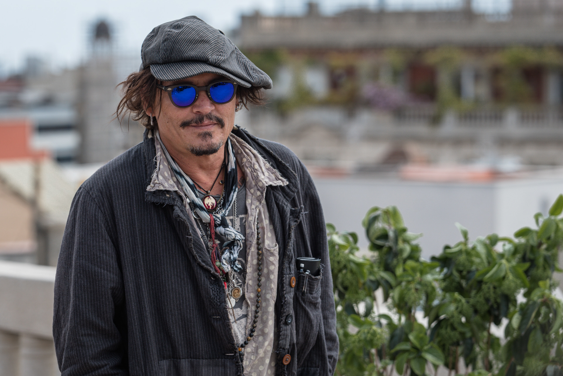 Johnny Depp conta como Amber Heard Cortou parte do seu dedo con uma ga