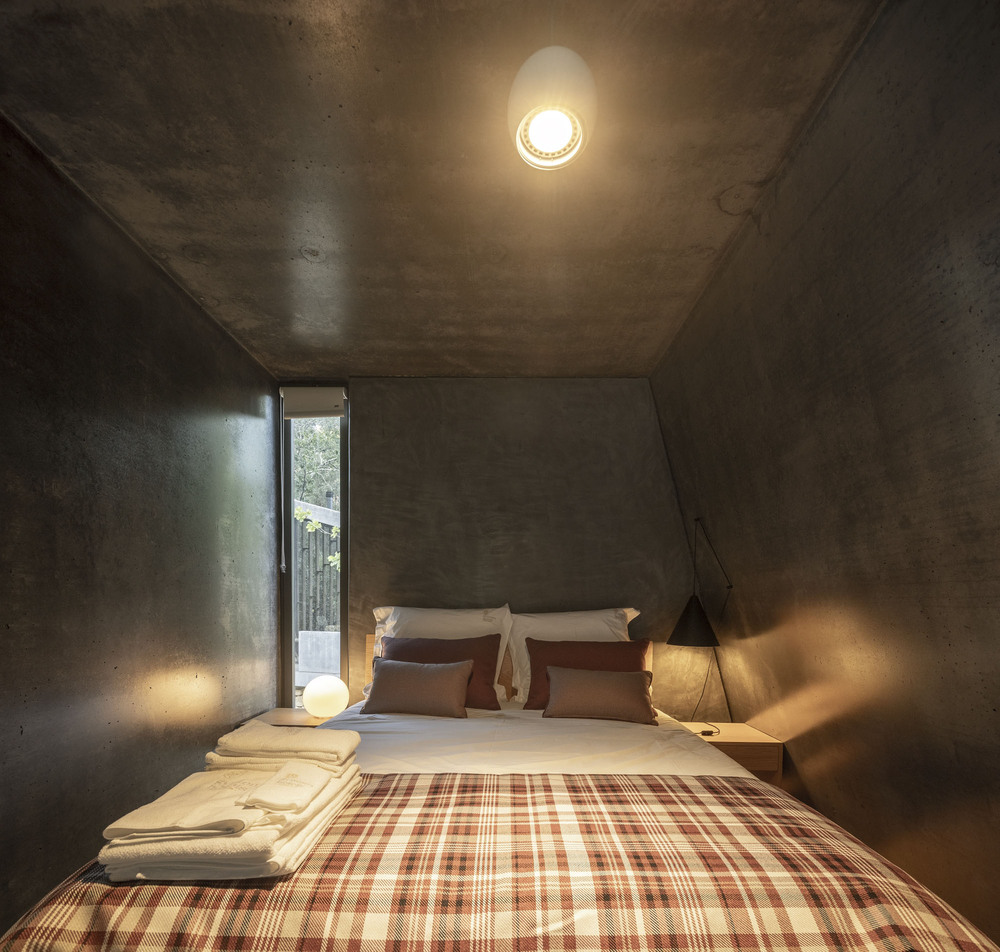 O inovador hotel com casas pré-fabricadas escondido numa floresta em Arouca  – NiT
