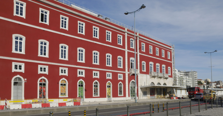 Estação de Santa Apolónia vai ter mais de 300 camas para estudantes