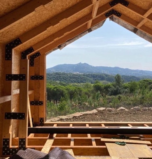 Refúgio na natureza. A incrível casa modular em Sintra que ficou