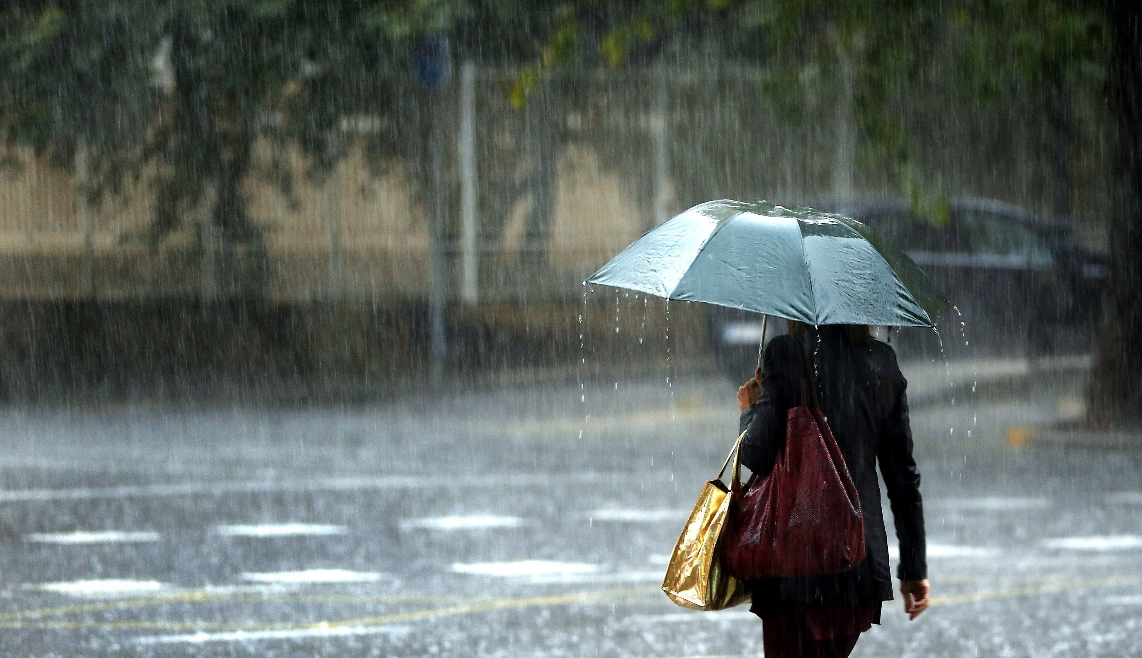 Previsão para hoje é de chuva forte, trovoadas e temperatura de