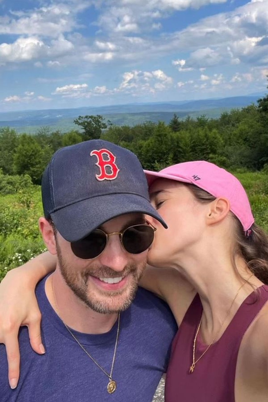 NiT no LinkedIn: Alba Baptista e Chris Evans já são marido e mulher. Casal  proibiu…