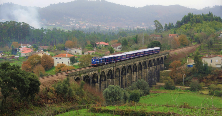 Comboio Presidencial volta a percorrer a linha do Douro com comida do chef Chakall