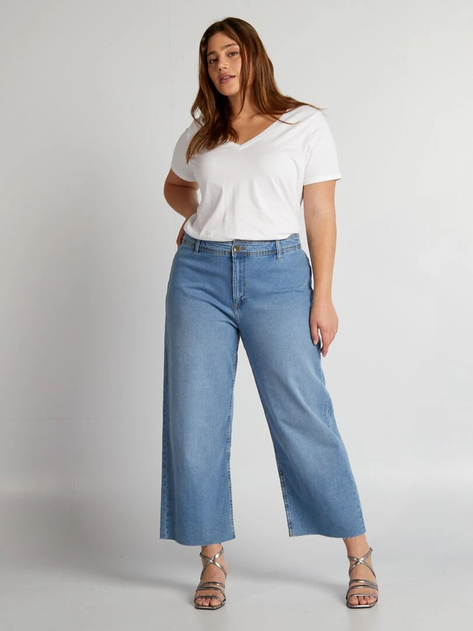 Os jeans wide leg para as mulheres com mais curvas que estão quase a  esgotar – NiT