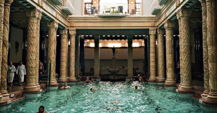 As históricas termas secretas de Budapeste que ficam num hotel ...