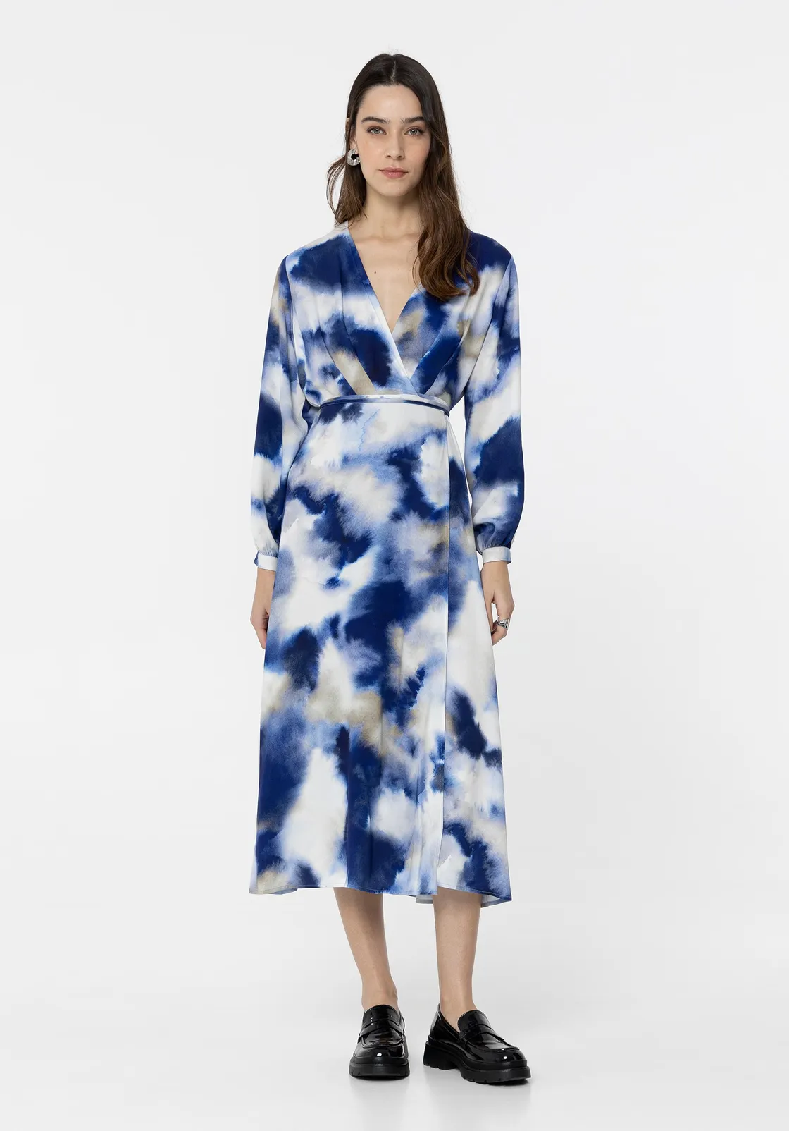 O vestido azul tie-dye que faz qualquer mulher parecer mais magra | New in  Porto