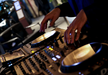 A música eletrónica invade a CUPRA City Garage em junho